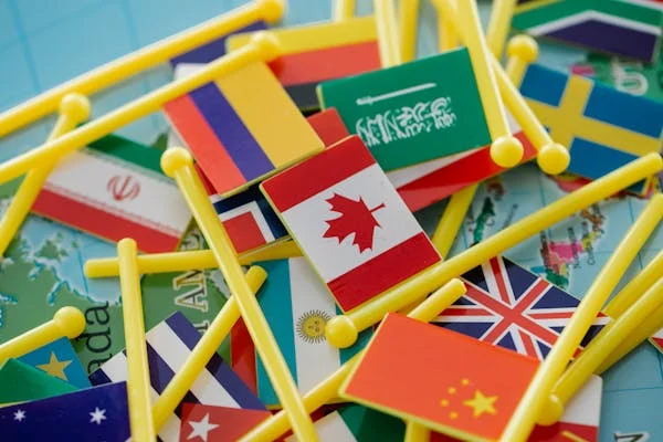 Imagen de banderas de países como ejemplo de idiomas que aprender